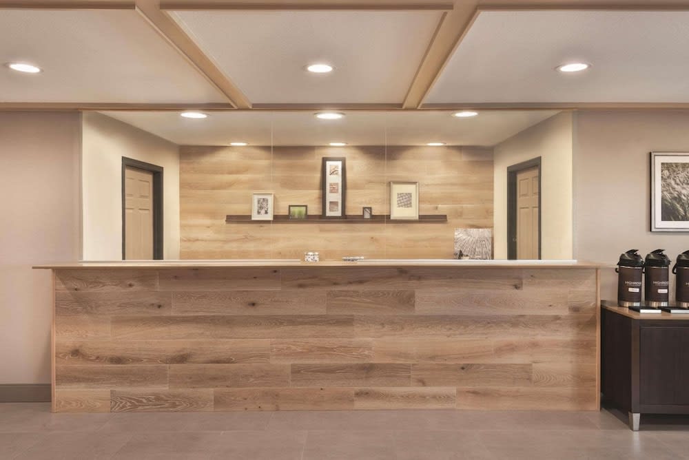 Country Inn & Suites by Radisson, Pella, IA 2