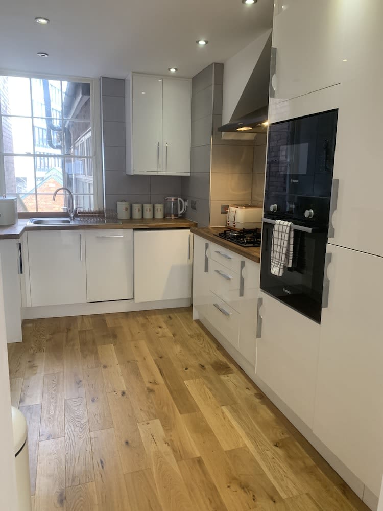 Hull Spacious Apartment 5 1