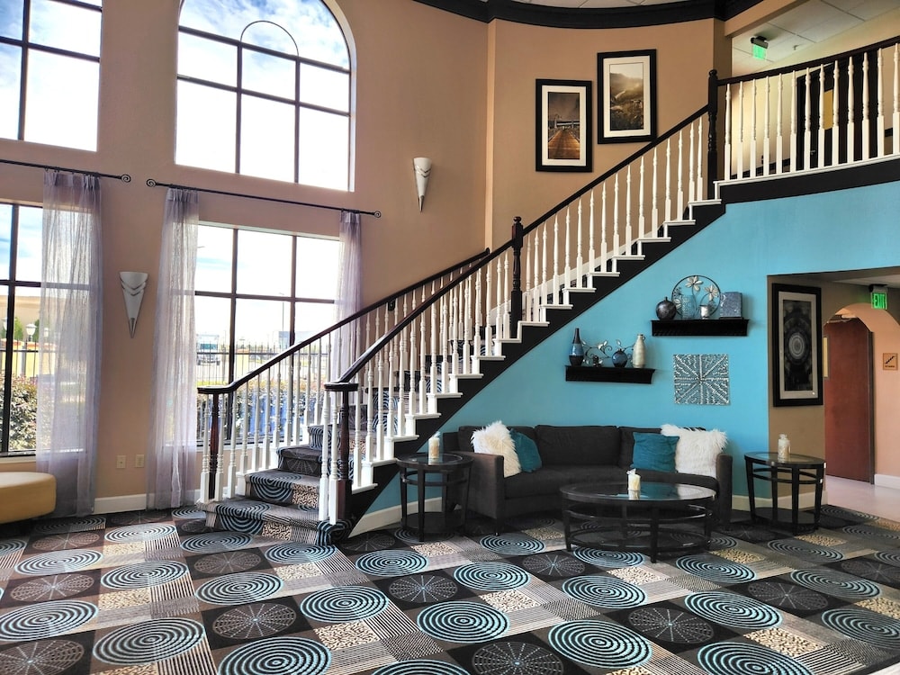 Days Inn & Suites by Wyndham Sam Houston Tollway 2