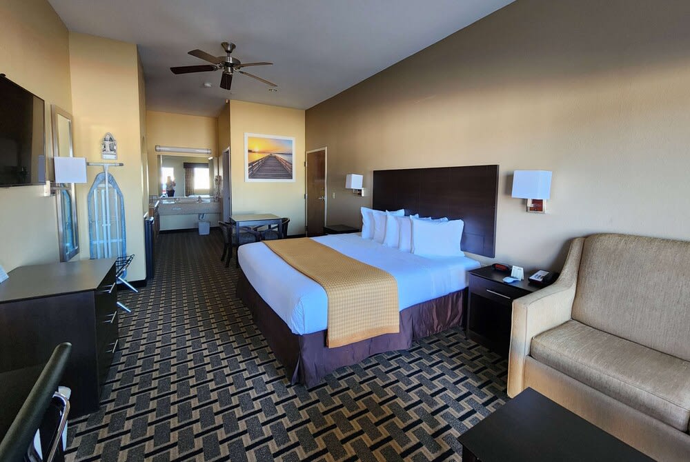 Days Inn by Wyndham Baytown East 1