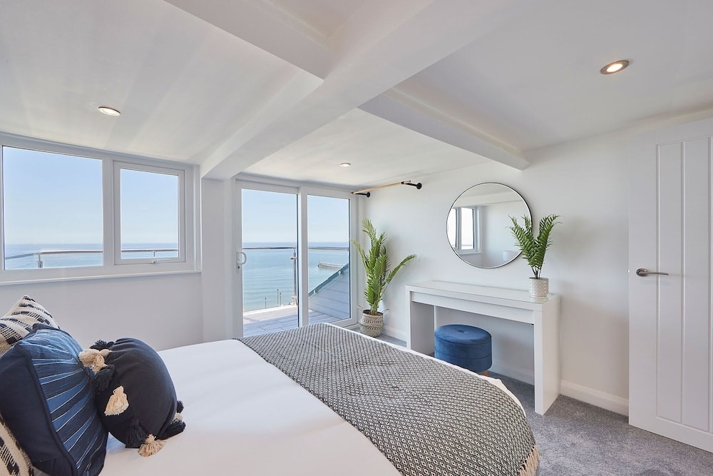 Host & Stay - Penthouse Pier View 1