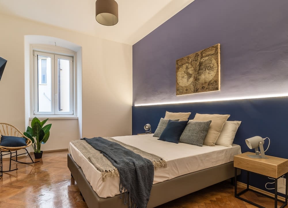 Ghiberti Apartments - Prussian Blue 2