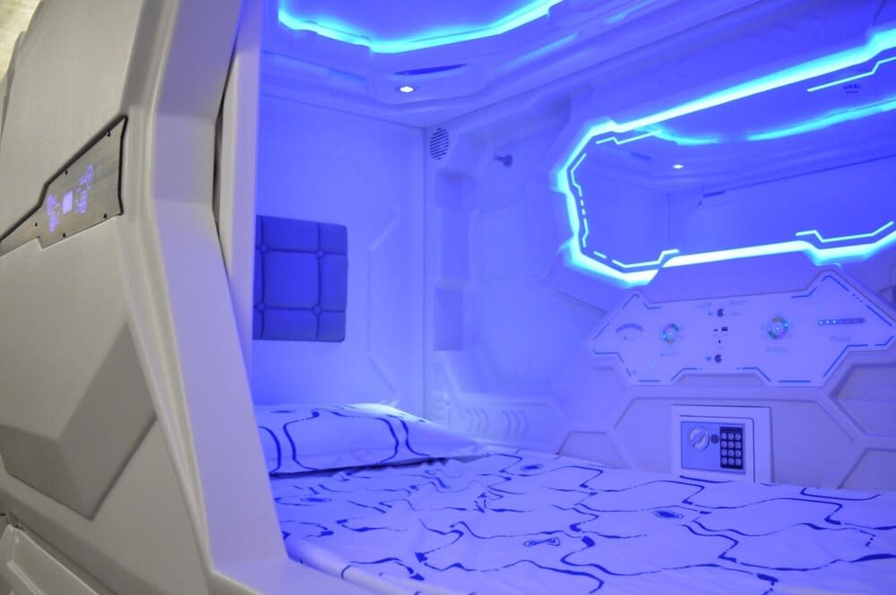 Cosmos capsule coworking London 4