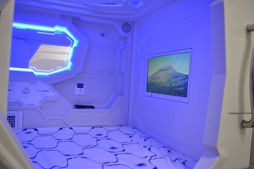 Cosmos capsule coworking London 5