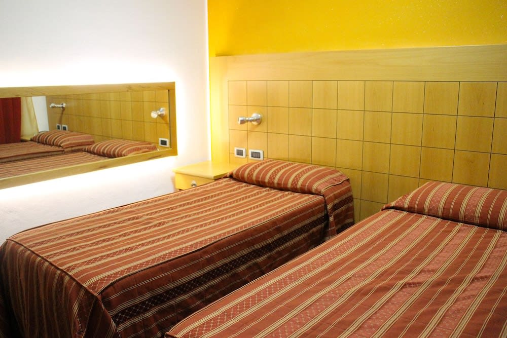 Orange Motel 2