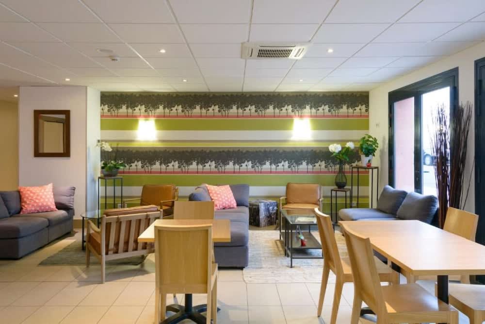 Brit Hotel Reims Croix Blandin 2