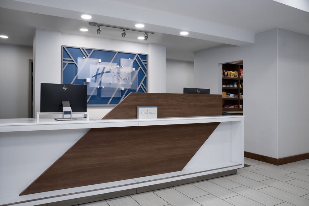 Holiday Inn Express & Suites ALEXANDRIA - FORT BELVOIR by IHG 1