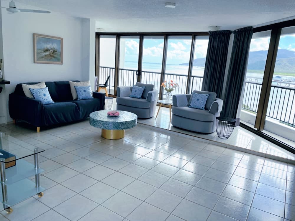 Cairns Ocean View Apartment in Aquarius 1