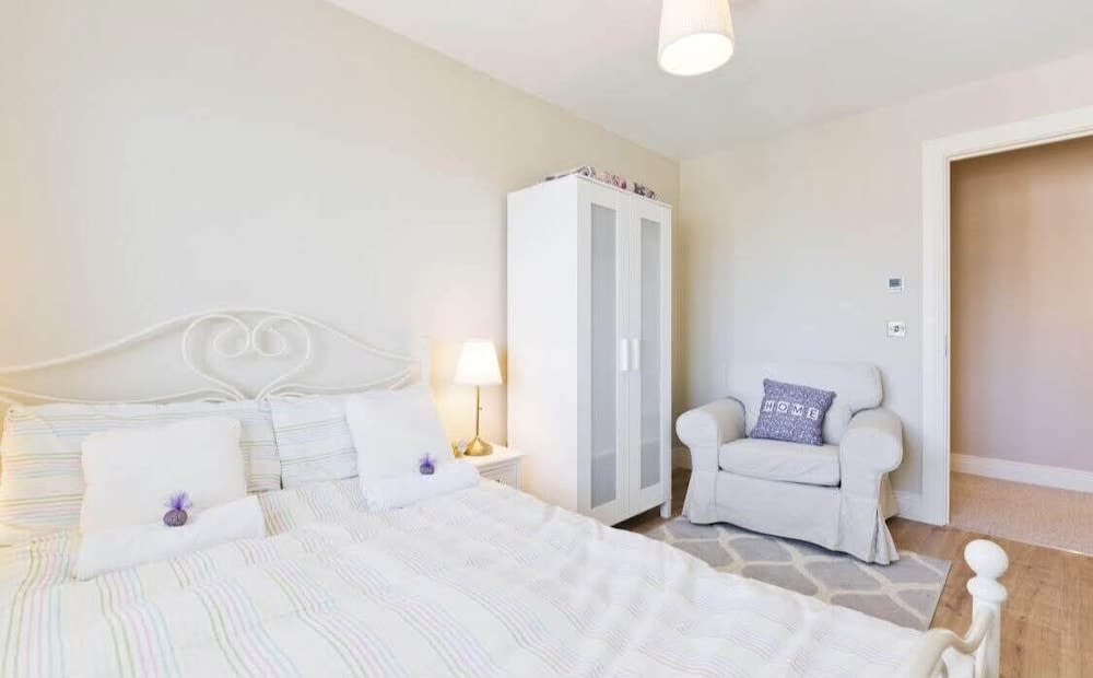Modern Homestay Room near Dublin Airport 2