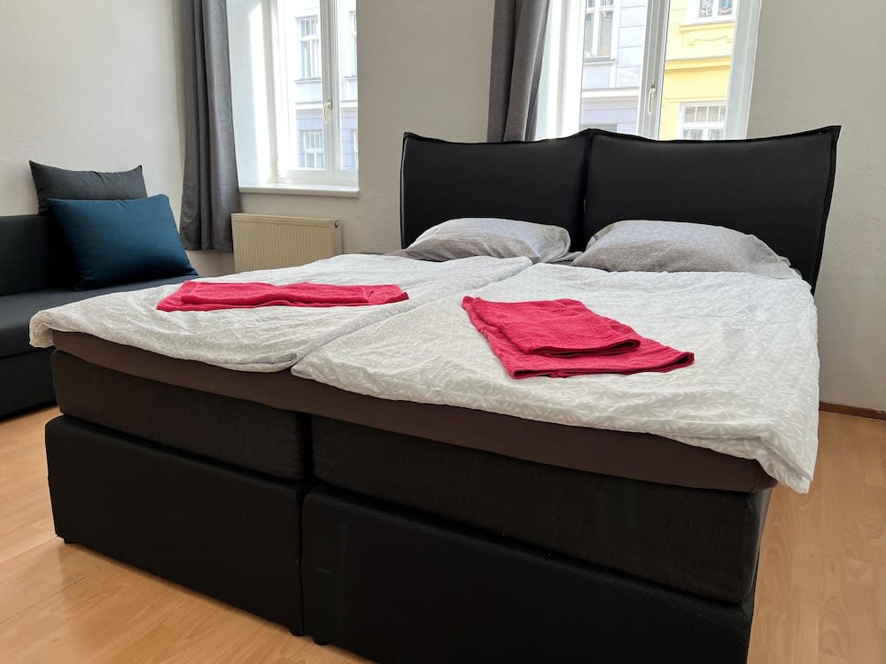 Affordable 3BR shared Apt. near Meidling 2