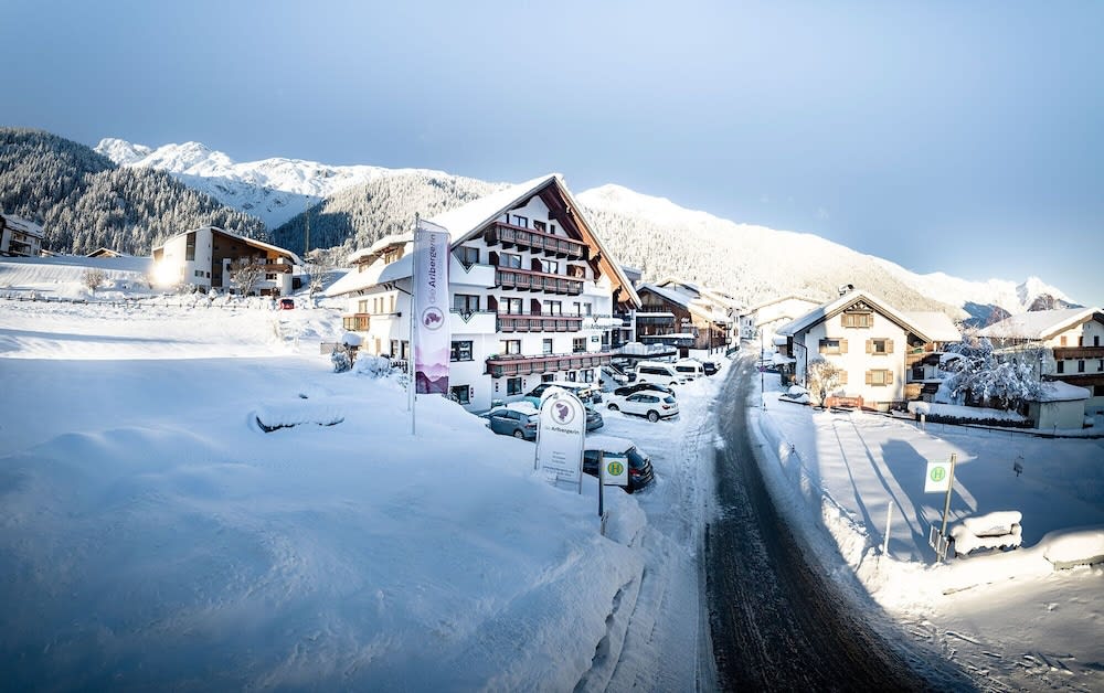 Hotel Die Arlbergerin - Design & Tiroler Gemütlichkeit 1