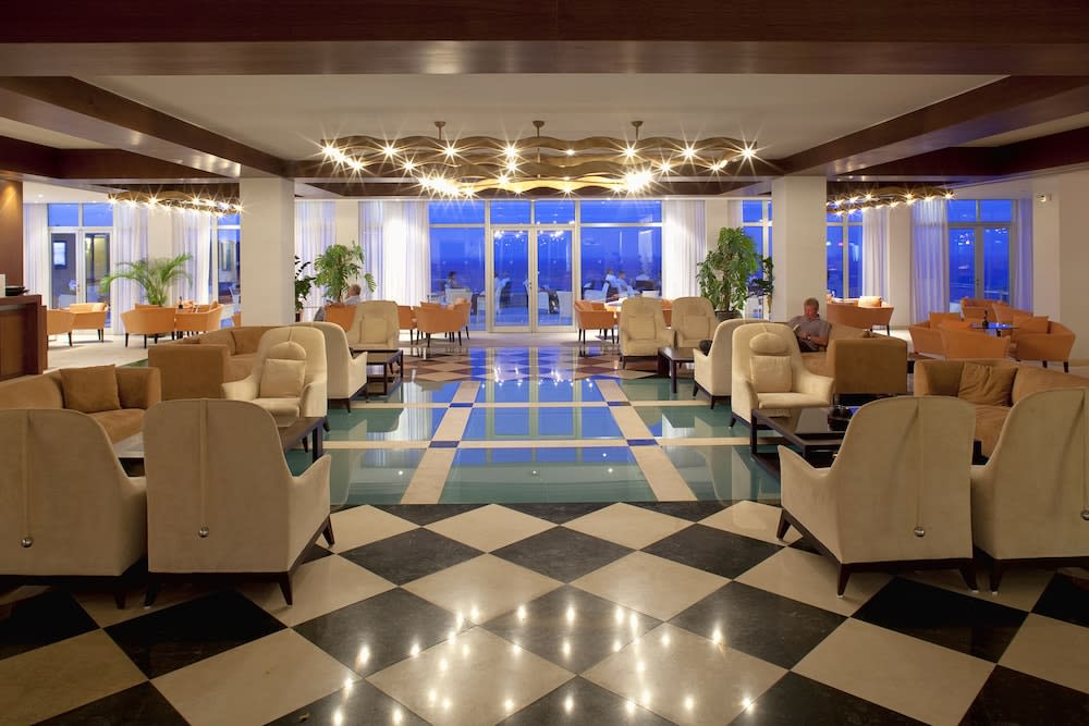 Louis Apostolata Island Resort 3