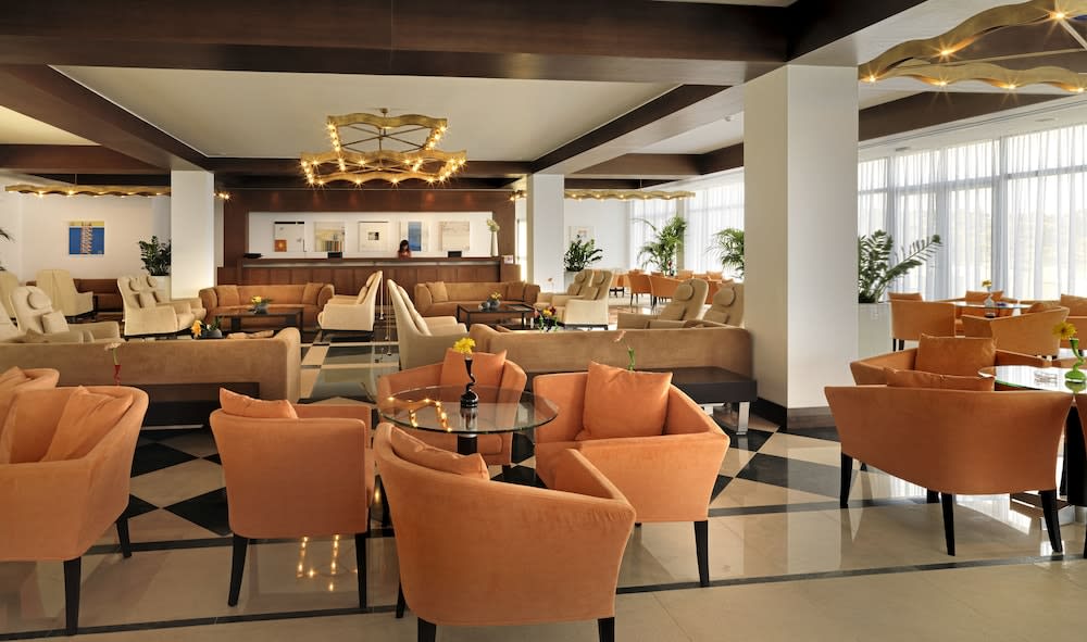 Louis Apostolata Island Resort 4