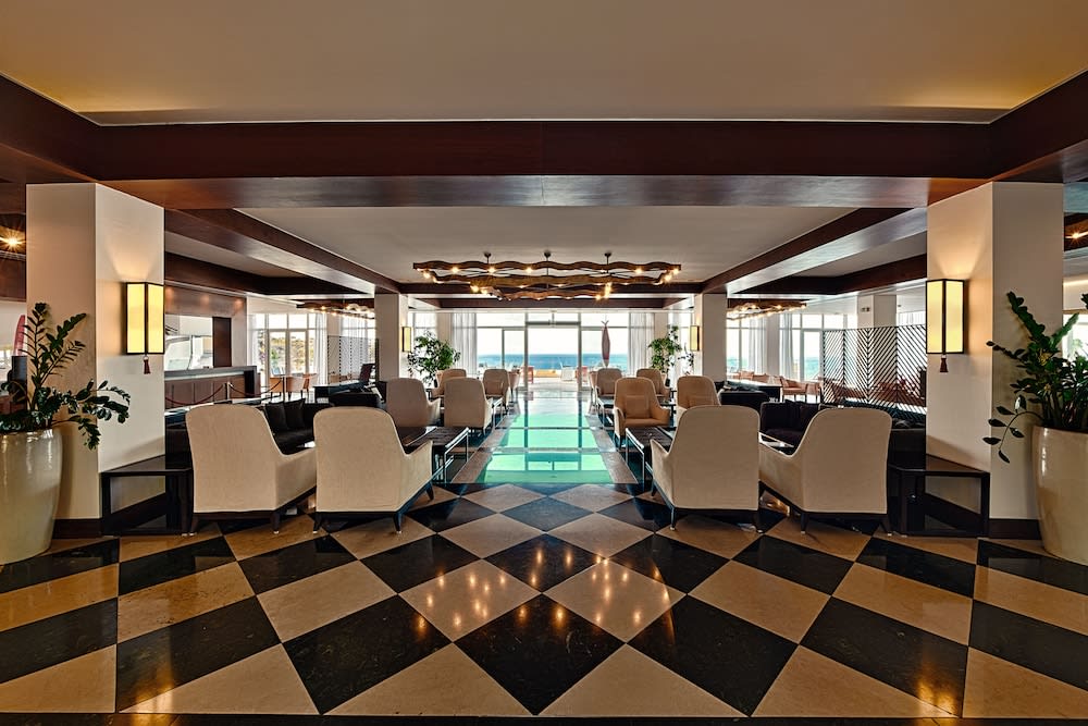 Louis Apostolata Island Resort 5