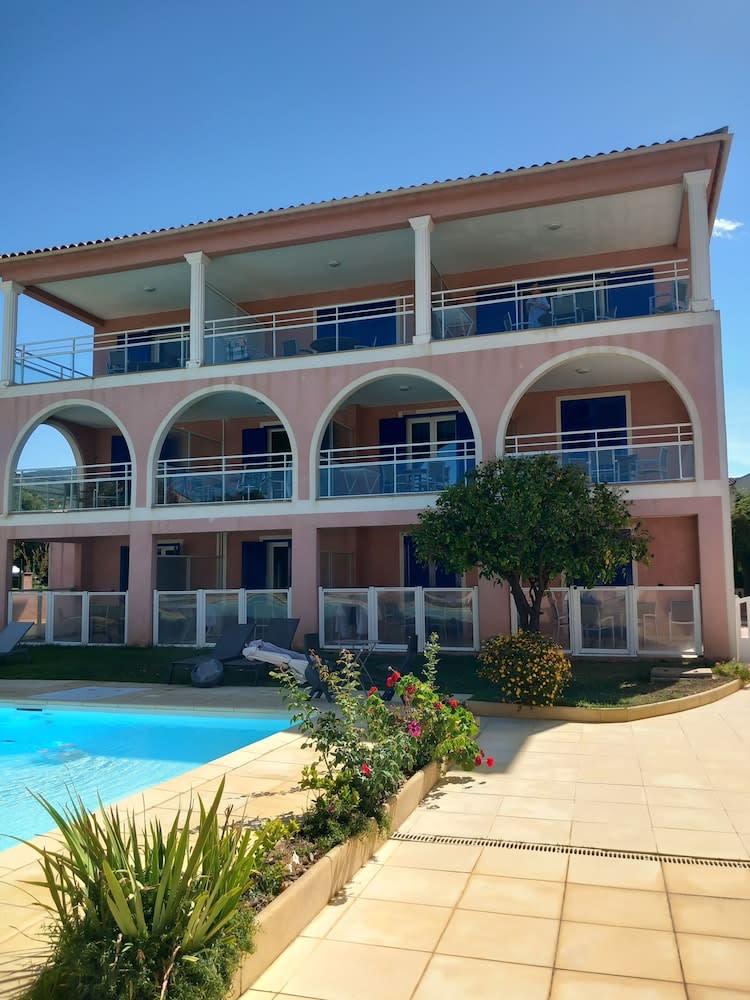 Résidence Villa Romana avec Piscine et Jacuzzi 1