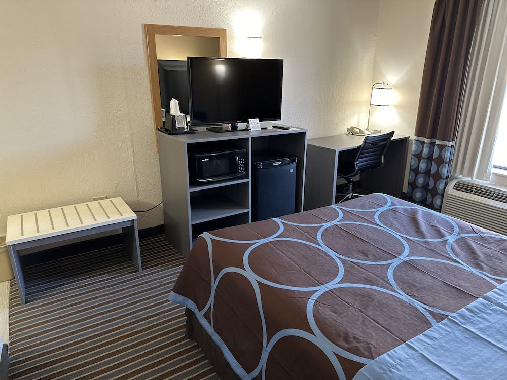 Super 8 by Wyndham Columbia Clark Lane 5