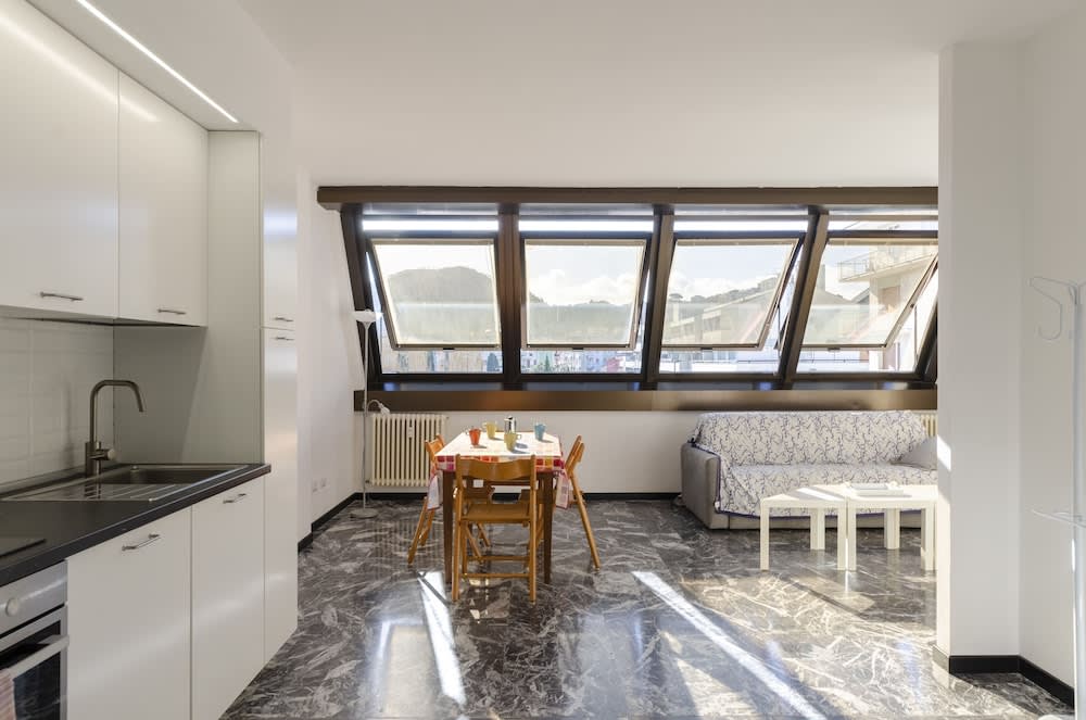 JOIVY Spacious Apt for 6, Near Train Station and Beach 2