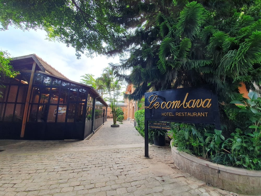 Hôtel Restaurant LE COMBAVA 1