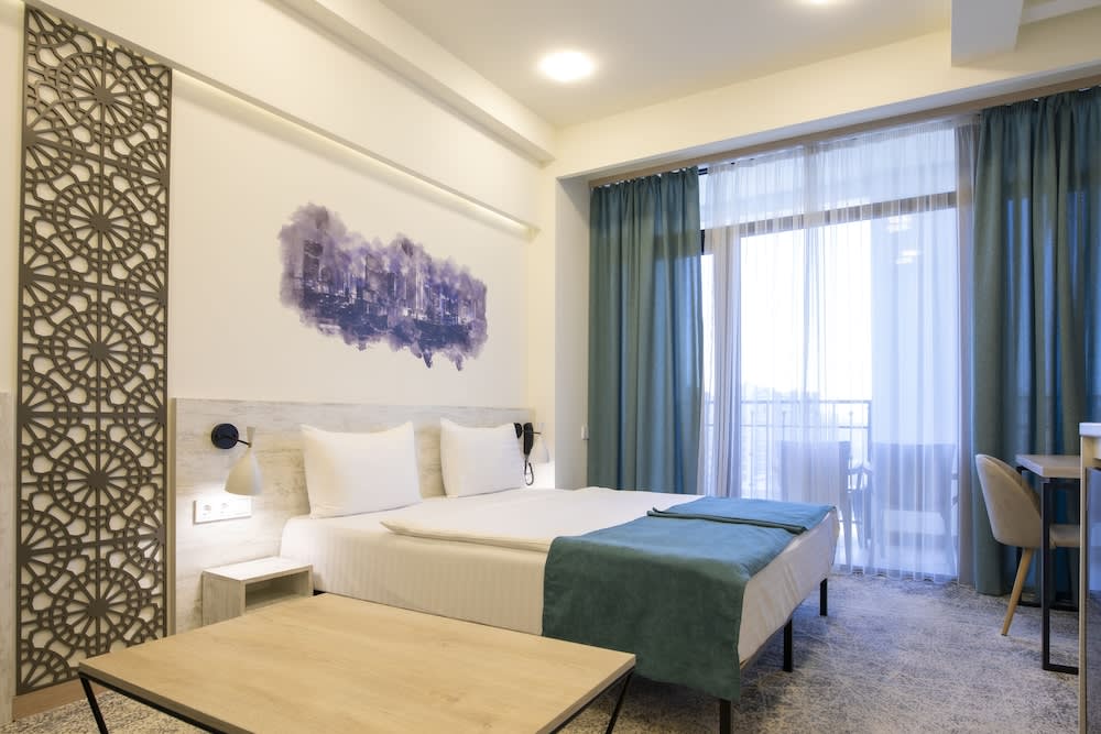 Rooftop Hotel 1