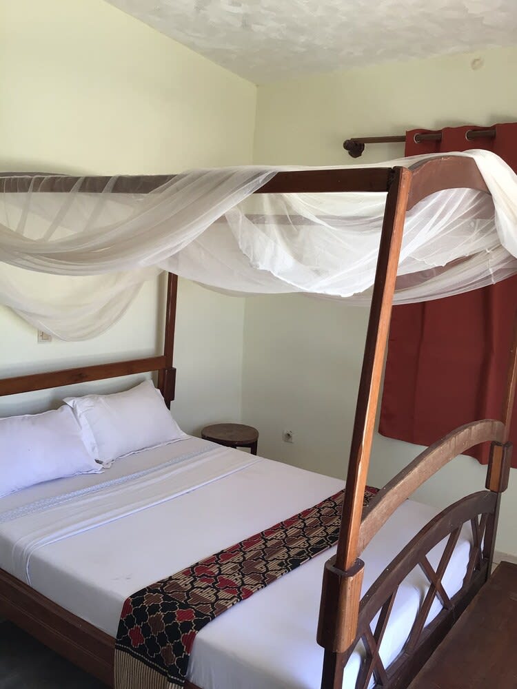 Black And White Hôtel 5