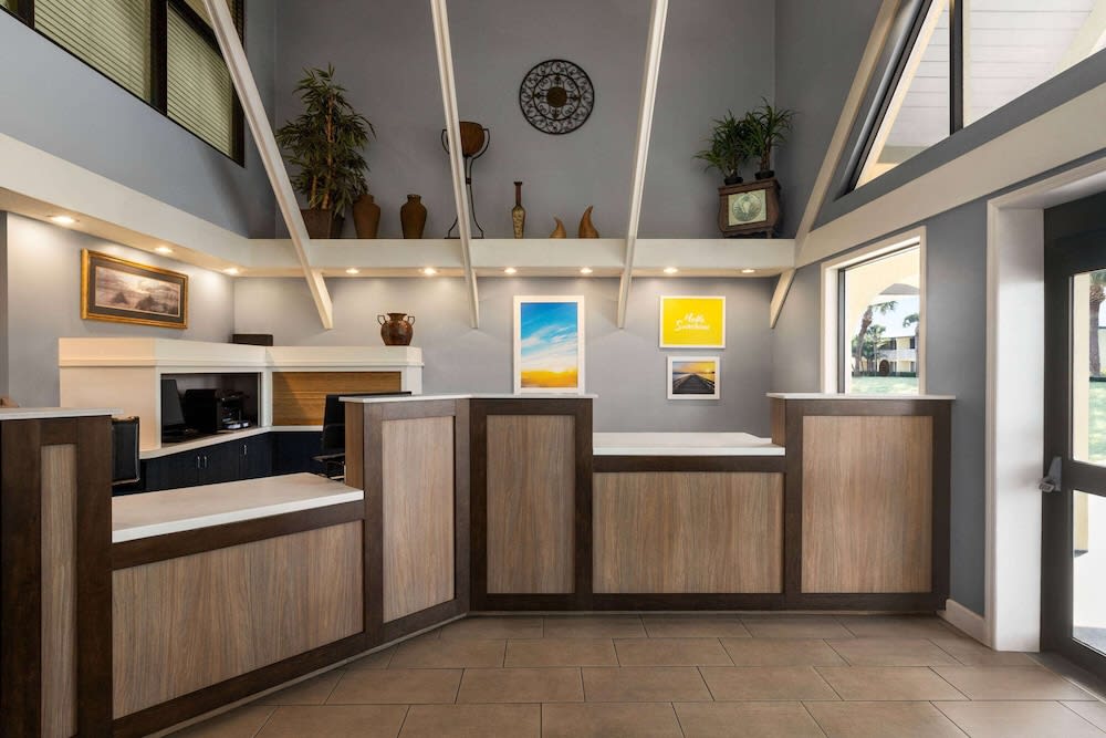 Days Inn by Wyndham Cocoa Beach Port Canaveral 2