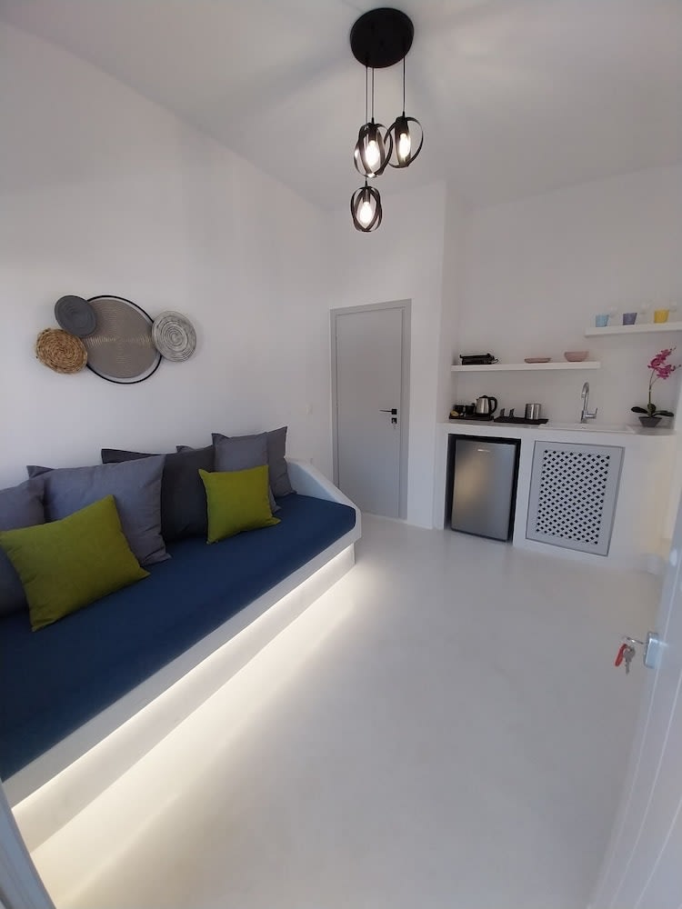East Wind Perissa 2