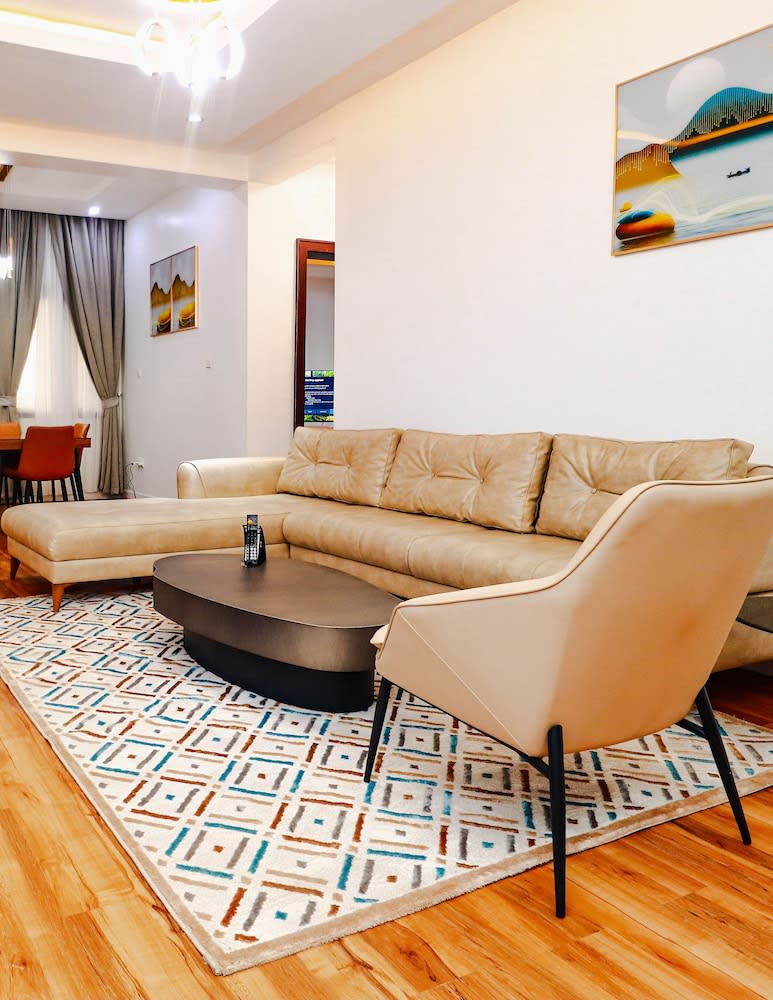 HOMEAWAY 1