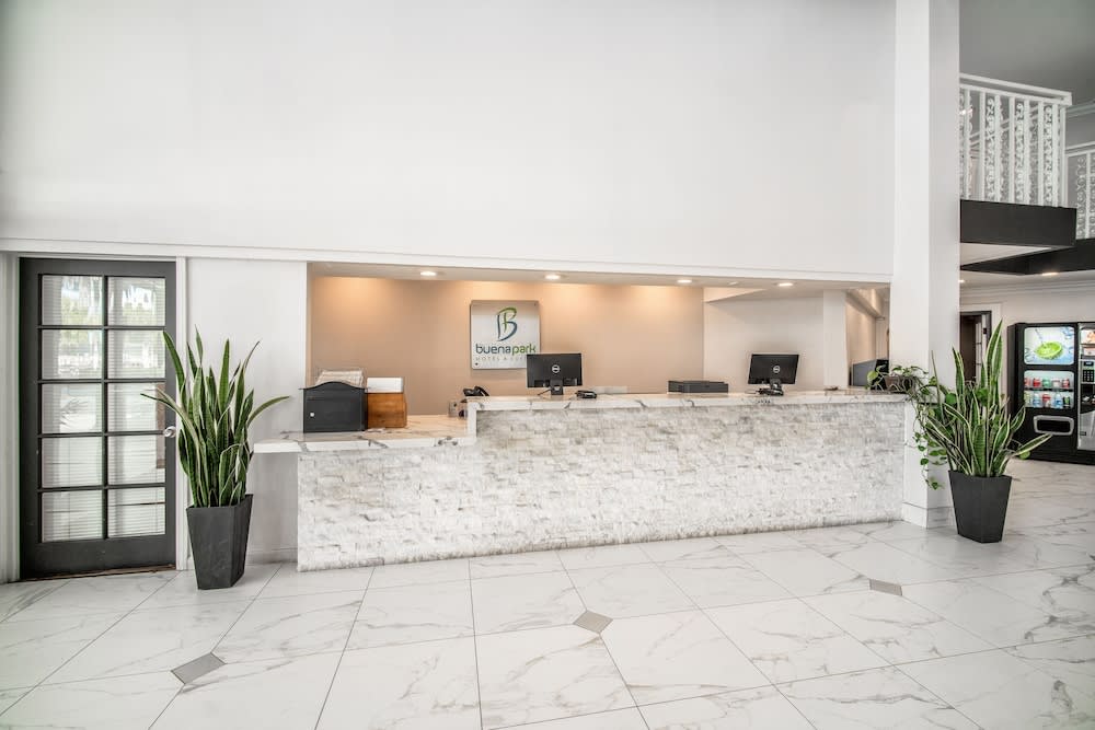 The Buena Park Hotel & Suites 4