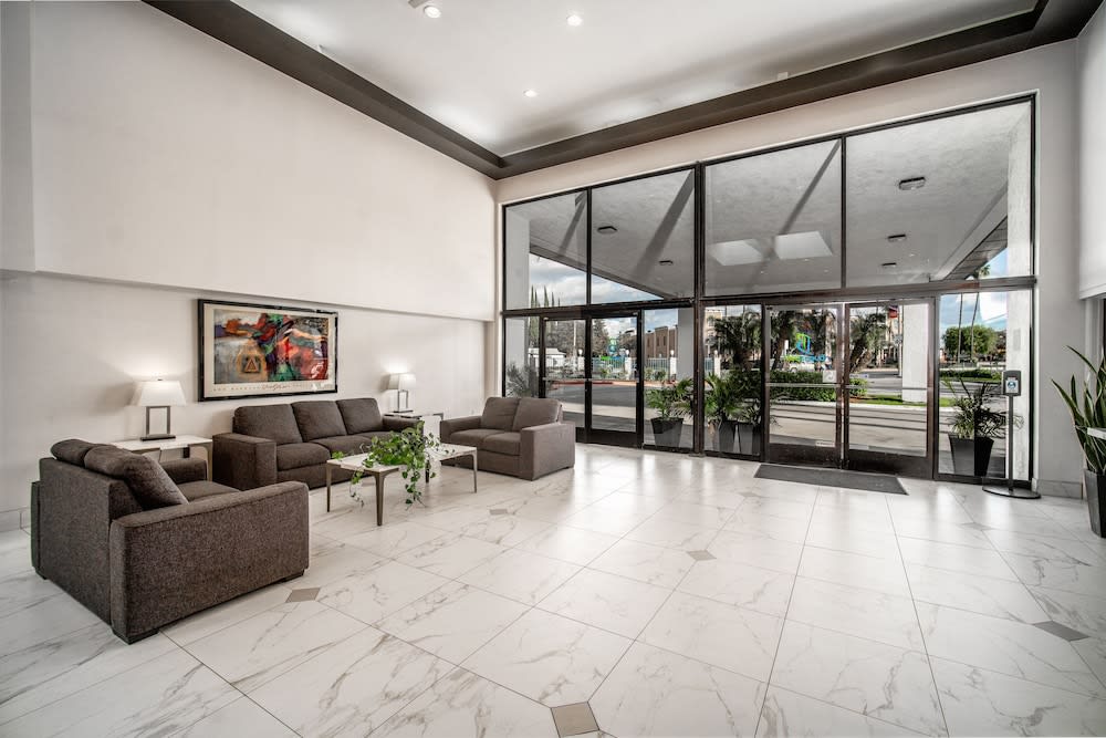 The Buena Park Hotel & Suites 3