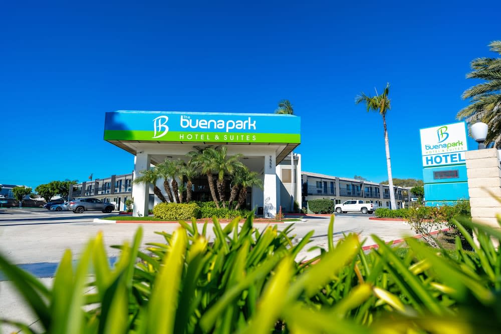 The Buena Park Hotel & Suites 1