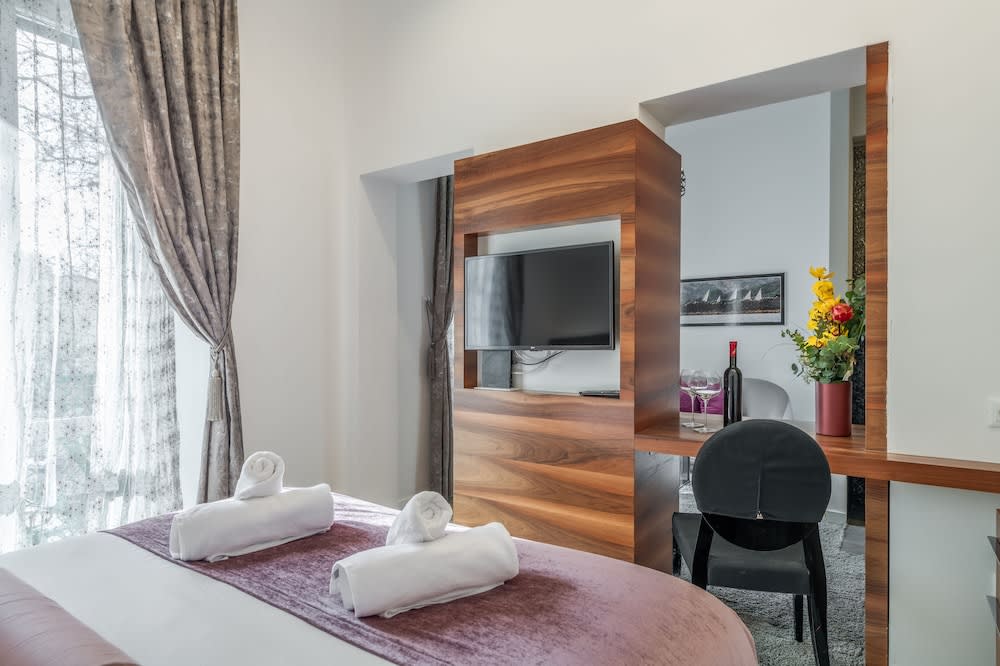 Starlight Luxury Suites 3