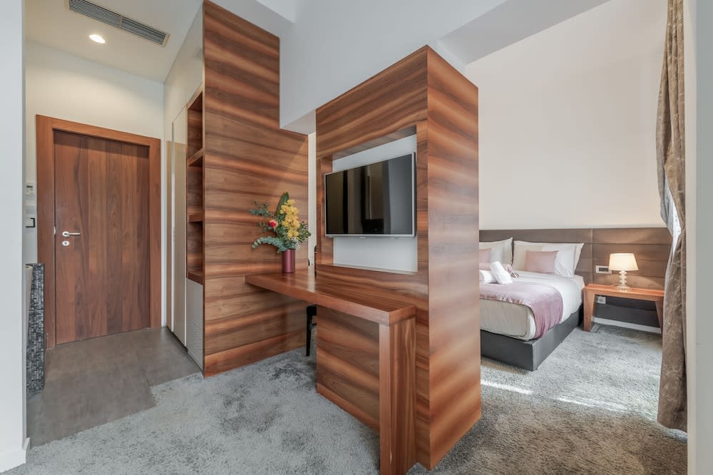 Starlight Luxury Suites 2