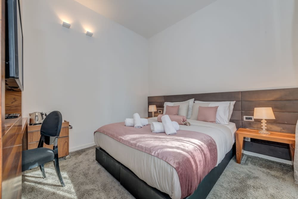 Starlight Luxury Suites 5