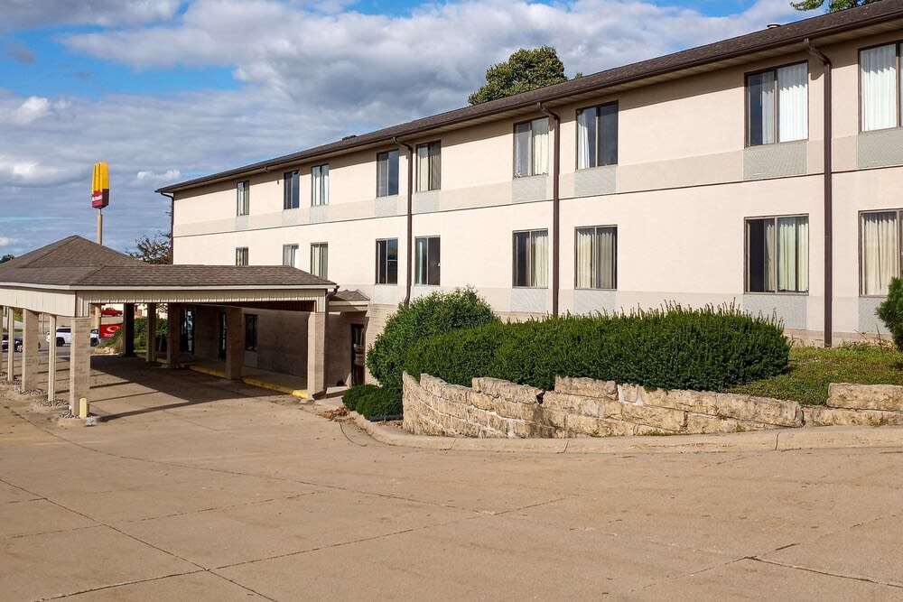 Econo Lodge Maquoketa 1