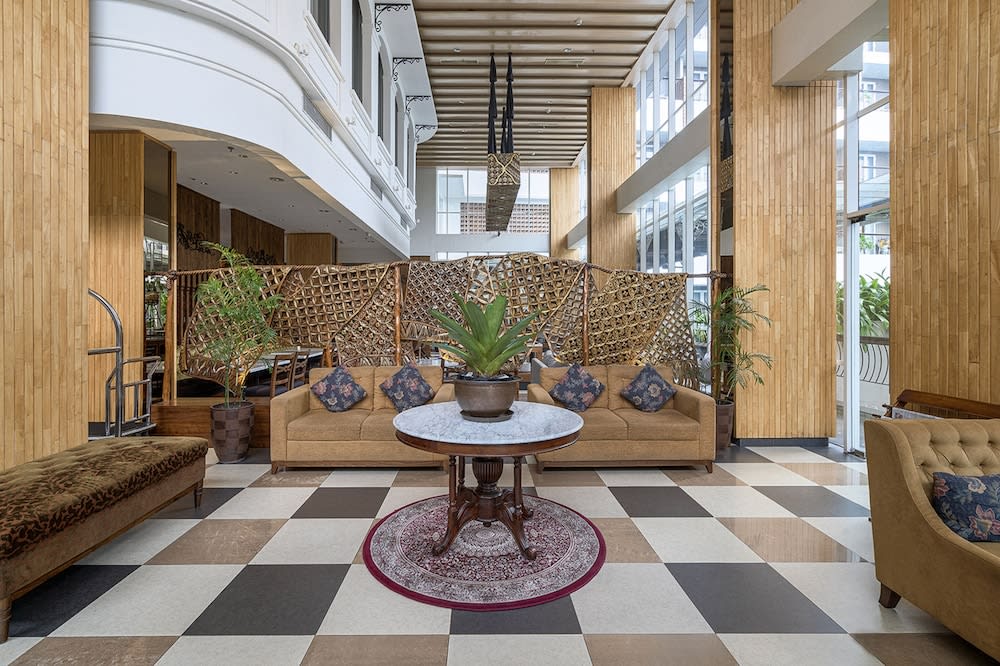 THE 1O1 Yogyakarta Tugu 5