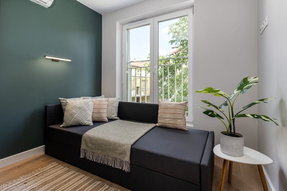 Smart Apartments- Old Town Train Station 2