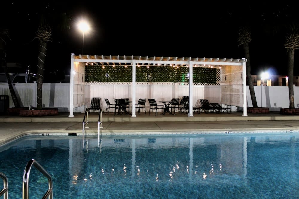 Days Inn by Wyndham Marianna 1