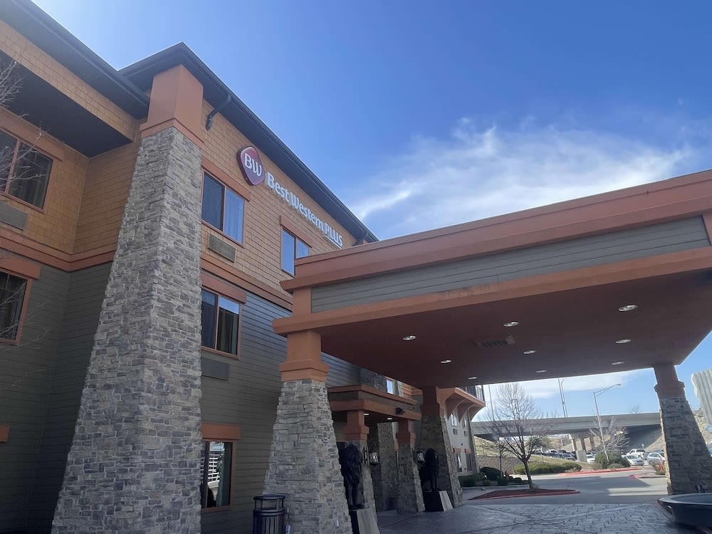 Best Western Plus KC Speedway Inn & Suites 1