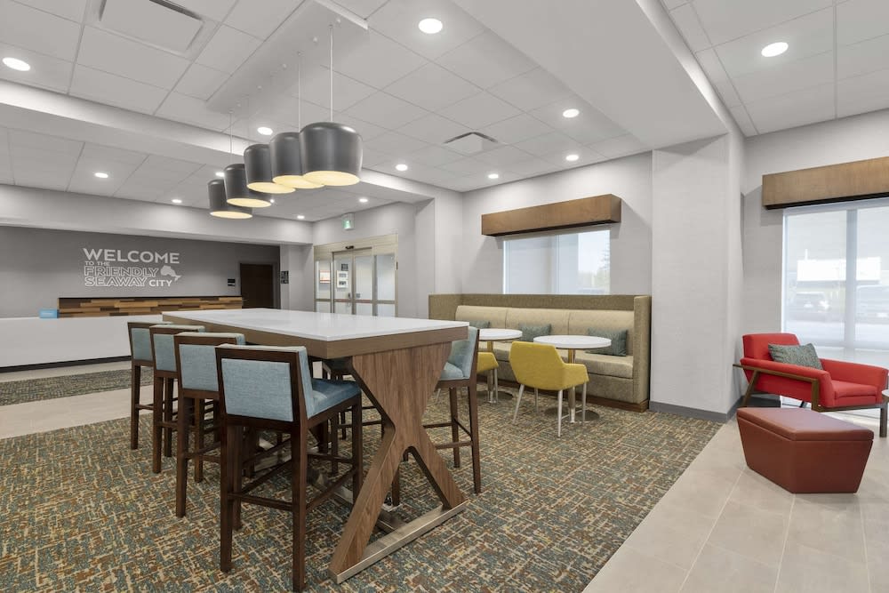 Hampton Inn By Hilton Cornwall 2