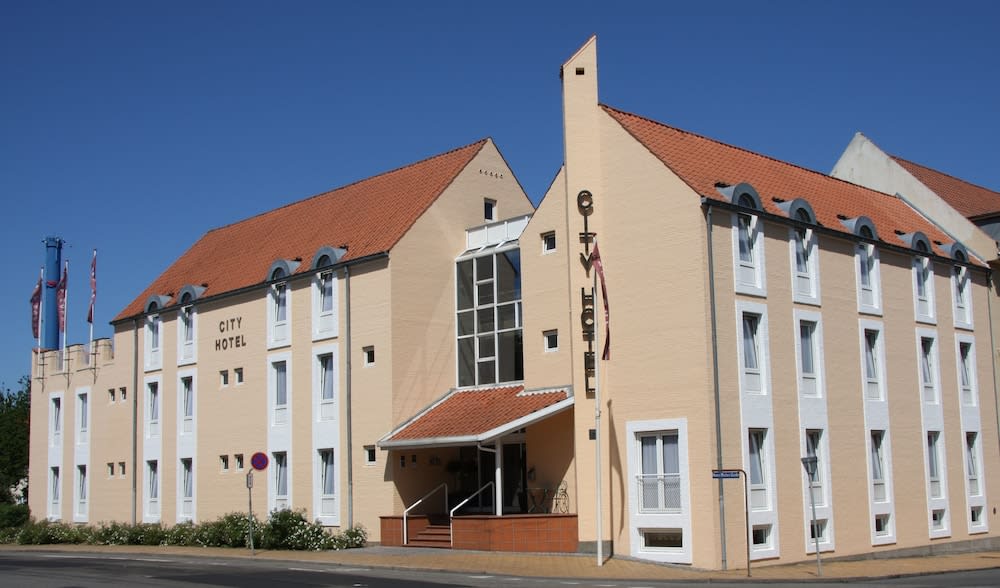 City Hotel Apartments 1