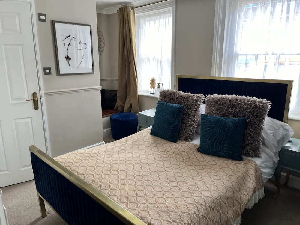 The Ship Hotel 2
