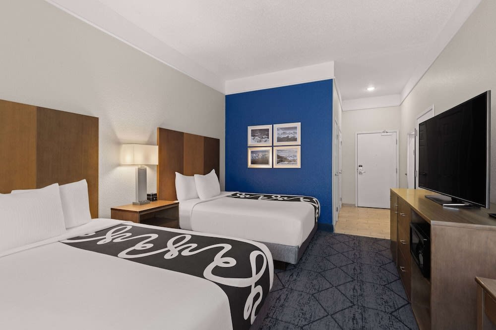 La Quinta Inn and Suites by Wyndham at WaTiki Waterpark 1