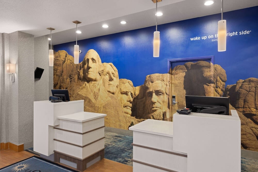 La Quinta Inn and Suites by Wyndham at WaTiki Waterpark 2