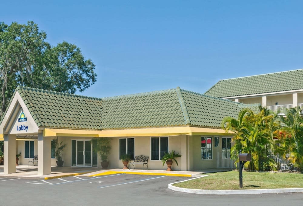 Days Inn by Wyndham Port Charlotte Town Center 1