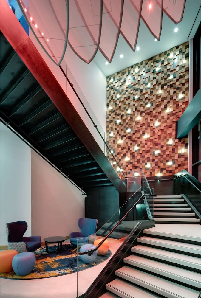 Hyatt Place Boston/Seaport District 2