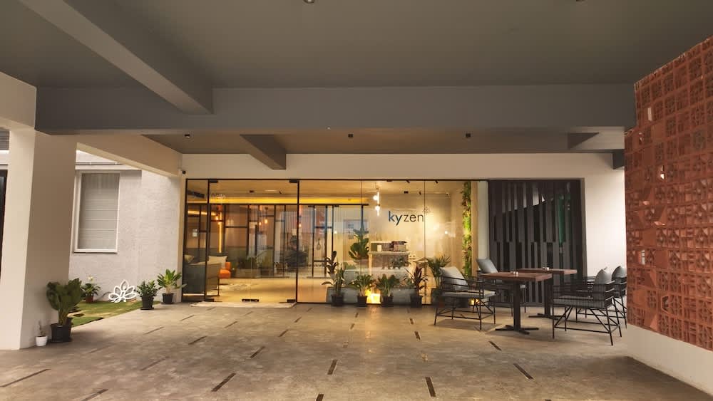 Hotel Kyzen HiTech City- Your Zenly Stay 2