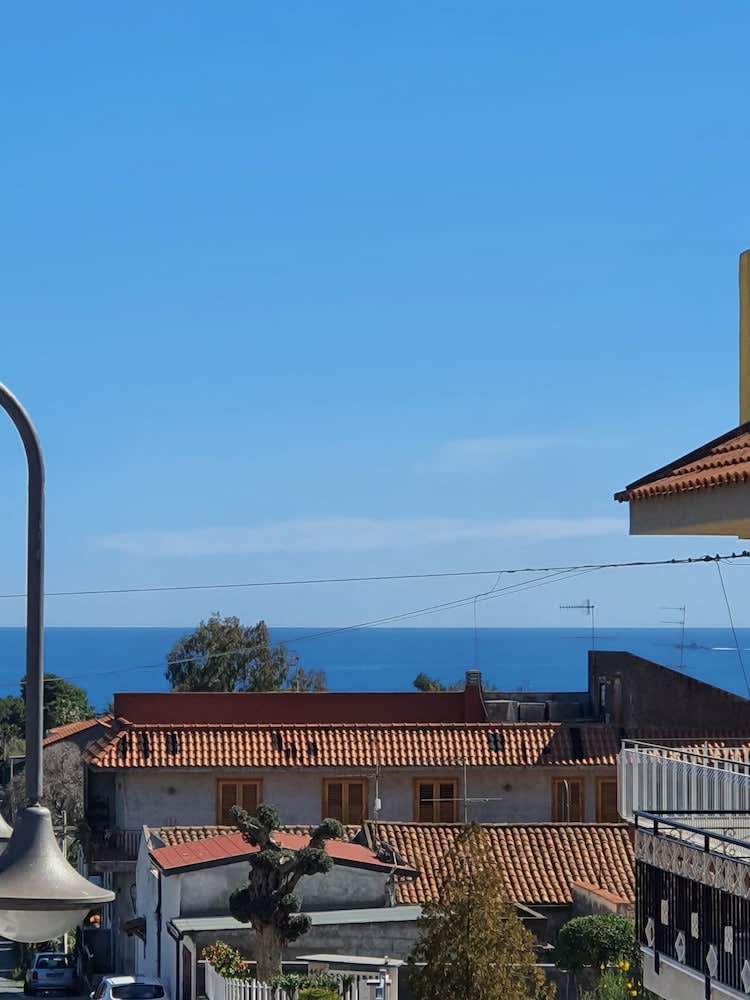 Stanza ad ore Acireale 1