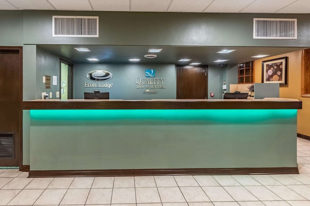 Econo Lodge 2