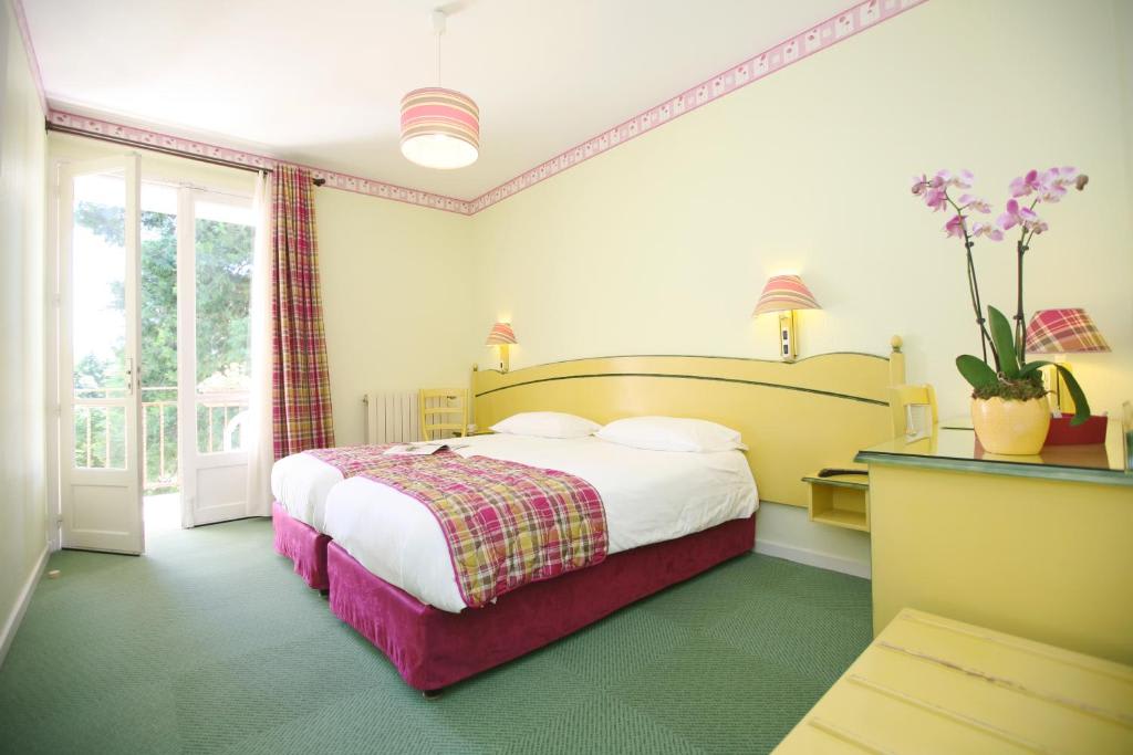 Logis Hôtel Restaurant Les Cèdres 2