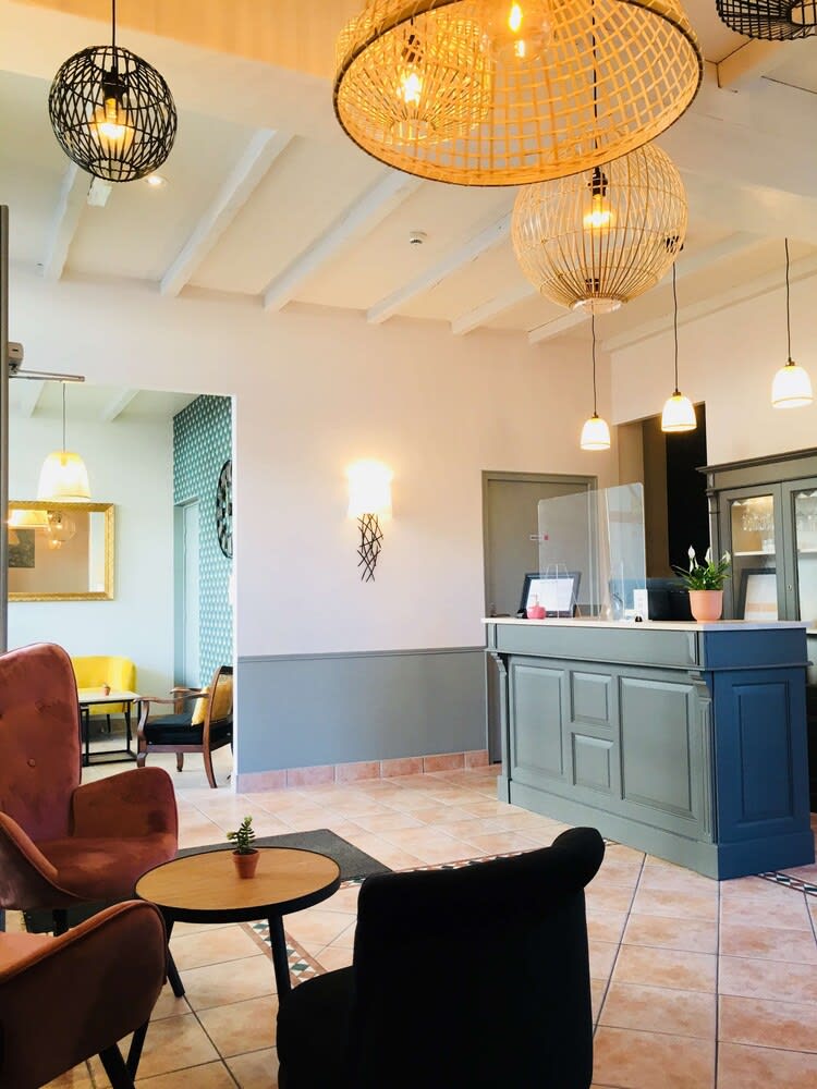 Brit Hotel Acacias 3